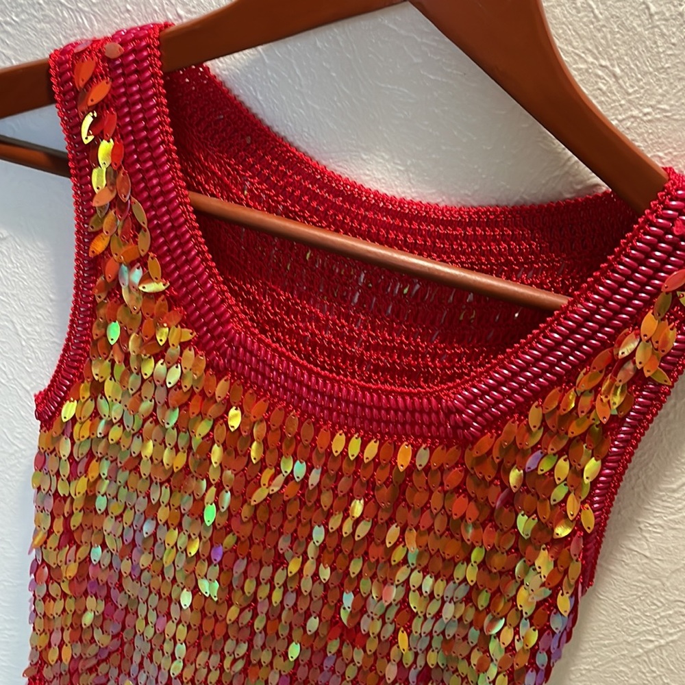 Iridescent red beaded tank top - Picture 3 of 7
